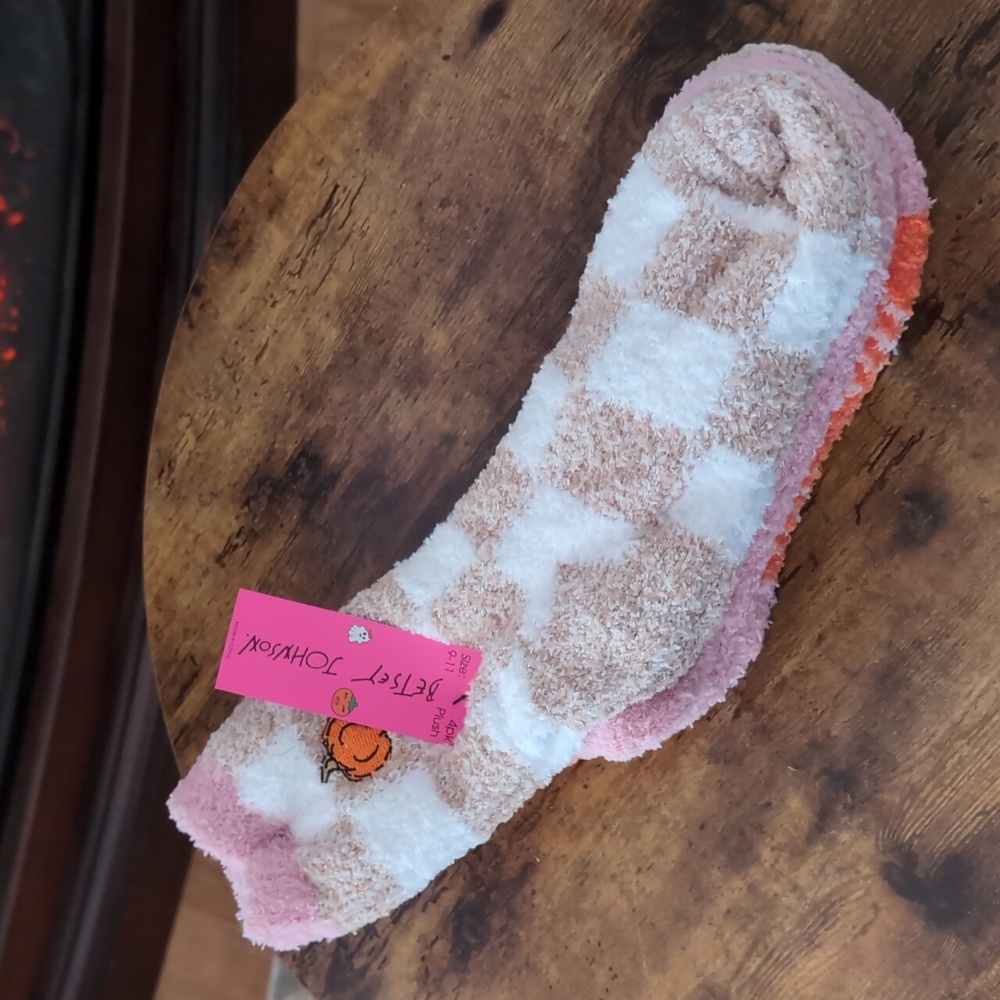 NWT Betsey Johnson Cozy Pumpkin Fuzzy Socks Pink Orange Checkerboard Crew Socks